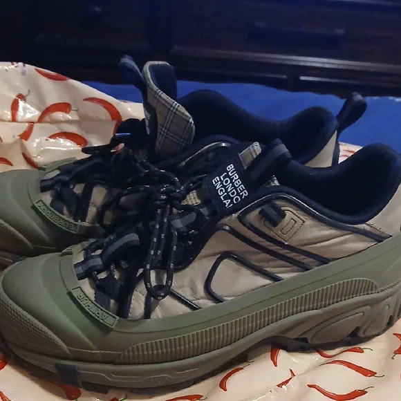 Burberry Olive and Black Trail Shoes - fisiolab.co.mz display picture 1
